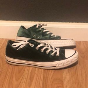 Converse low top shoes worn twice.
